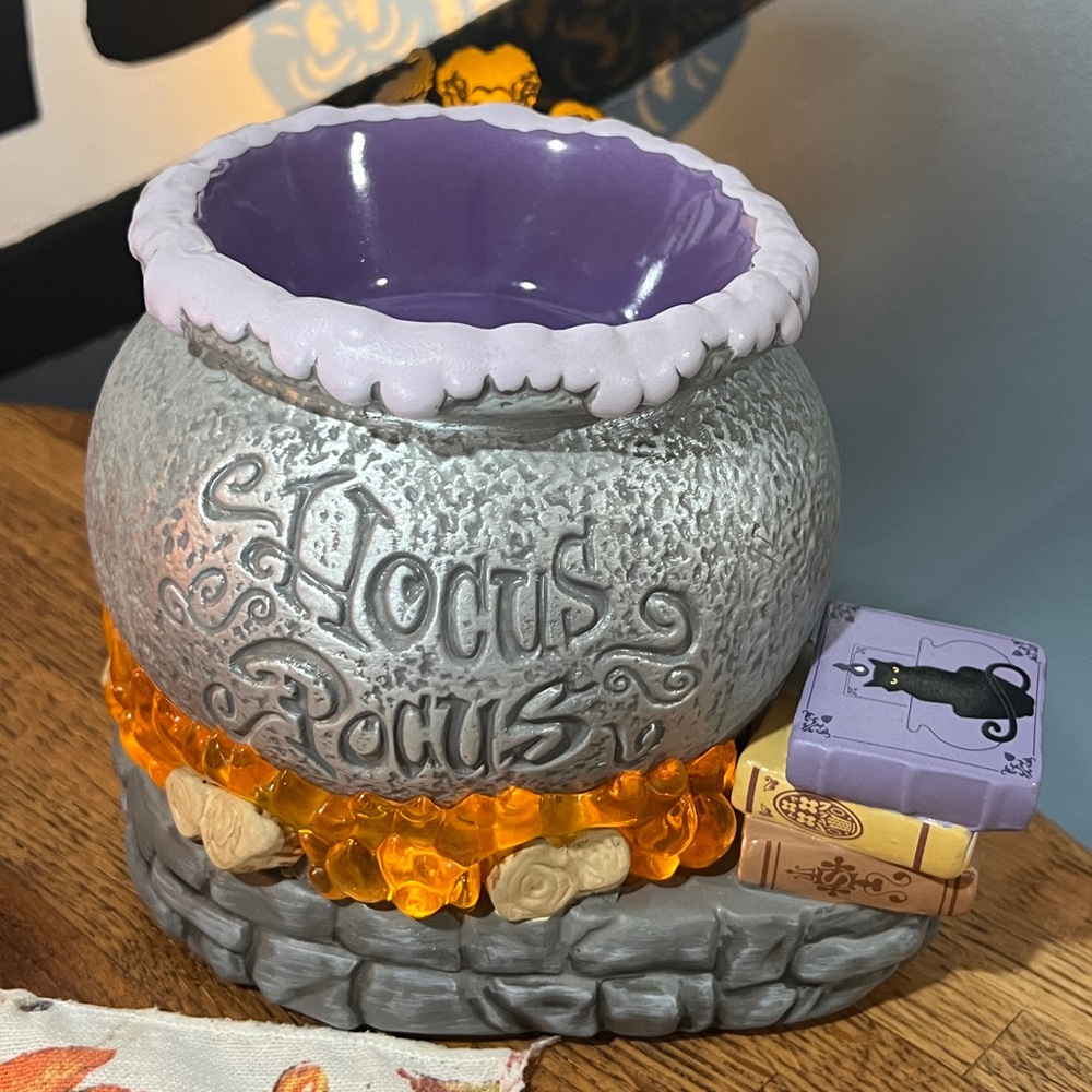 Disney’s Hocus Pocus Warmer with Wax